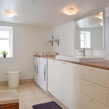 3 Bedroom Stunning In Casa de Férias Tranekær